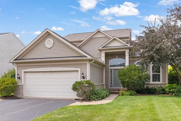 $425,000 | 3111 Drury Lane, Carpentersville, IL 60110