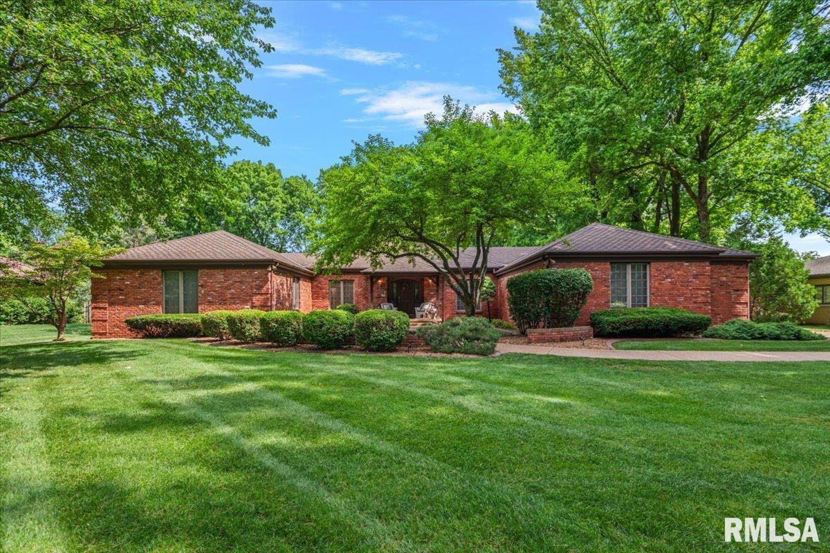 2223 Cardinal Drive Springfield, IL 62704 - Photo 1 of 92
