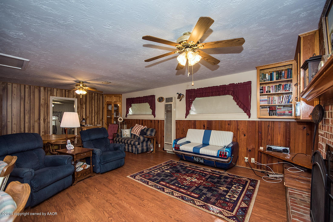 4404 South Hayden Street Amarillo, TX 79110 - Photo 9 of 29 a living room with furniture and a rug