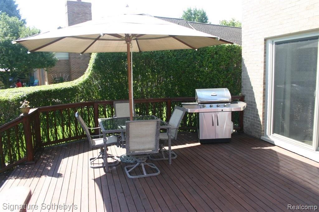 1613 Crestline Lane Rochester, MI 48307 - Photo 18 of 20 Deck