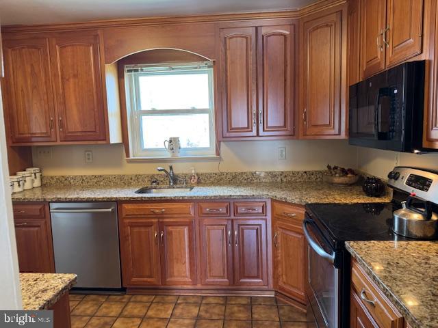 7201 Hawkins Creamery Road Gaithersburg, MD 20882 - Photo 10 of 19 a kitchen with granite countertop a sink window and cabinets
