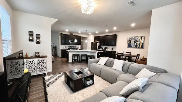 $3,200 | 538 Watercress Drive, Aurora, IL 60504