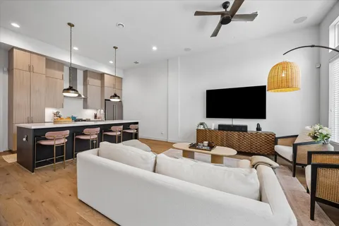 $389,900 | 2410 Gray Street, Houston, TX 77003