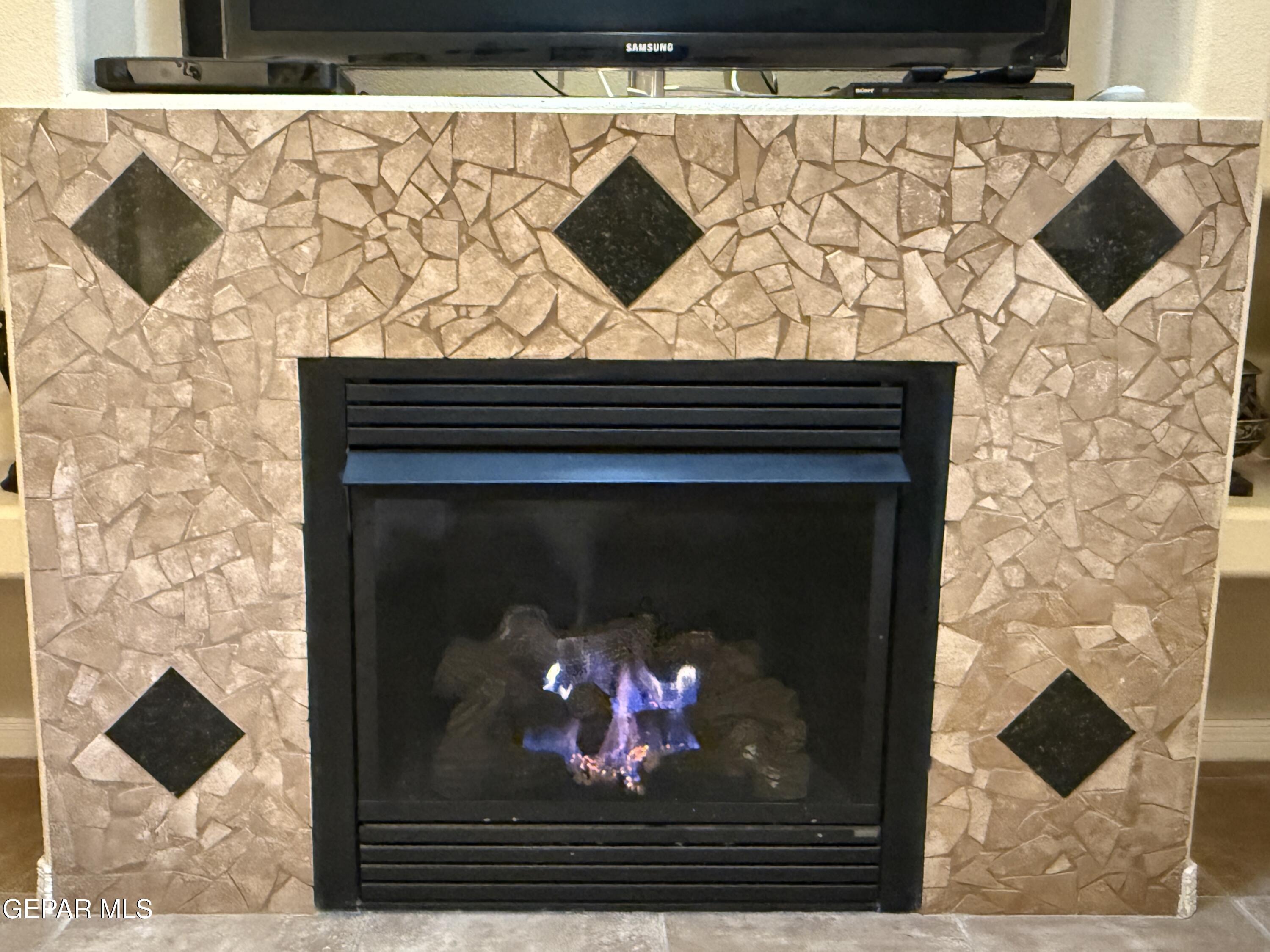 3060 Solar Point Lane El Paso, TX 79938 - Photo 15 of 49 Electric Start Fireplace