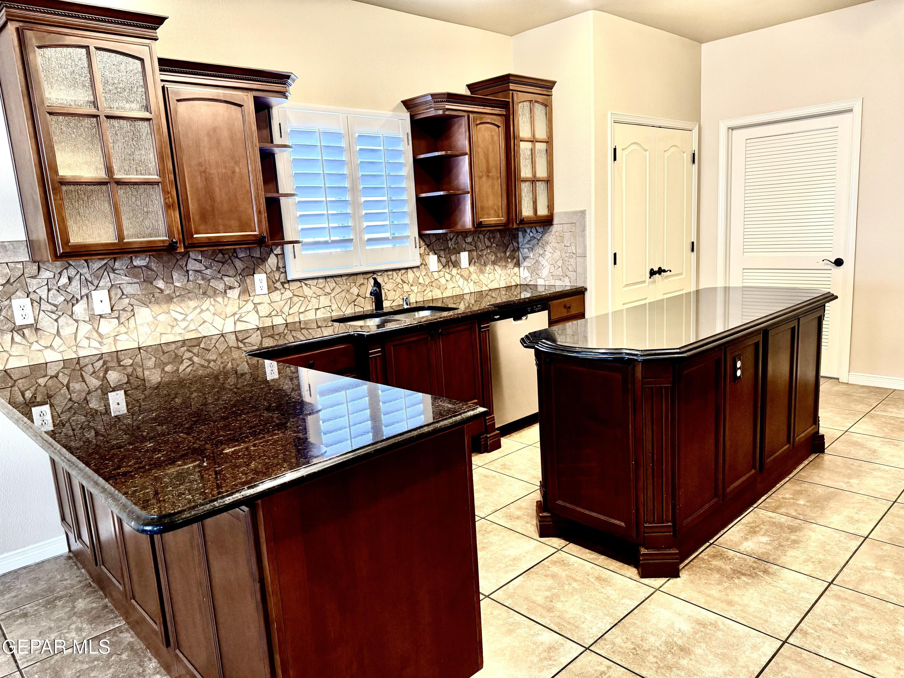 3060 Solar Point Lane El Paso, TX 79938 - Photo 19 of 49 Luxury Cabinets & Granite