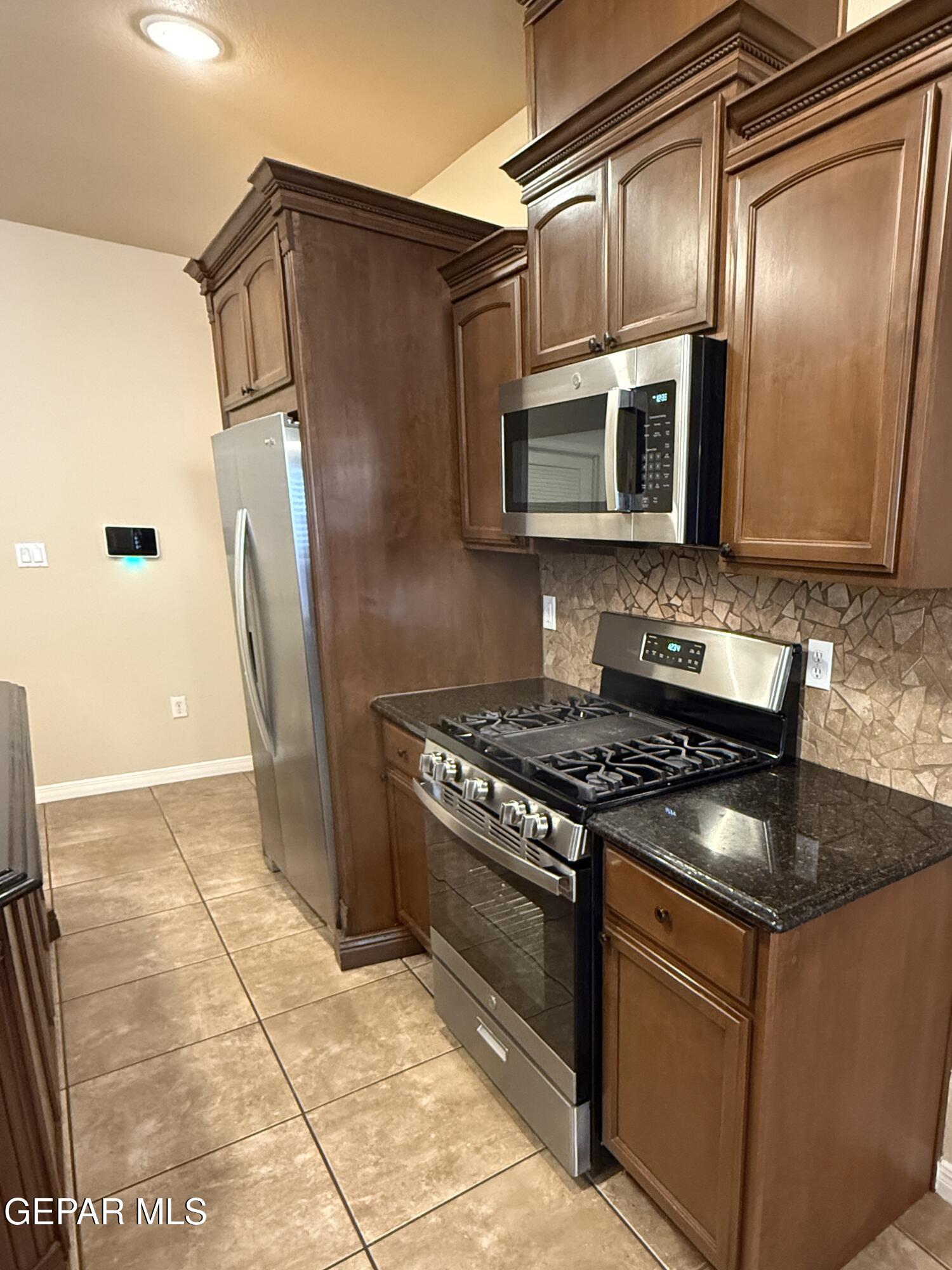 3060 Solar Point Lane El Paso, TX 79938 - Photo 21 of 49 KIitchen Appliances