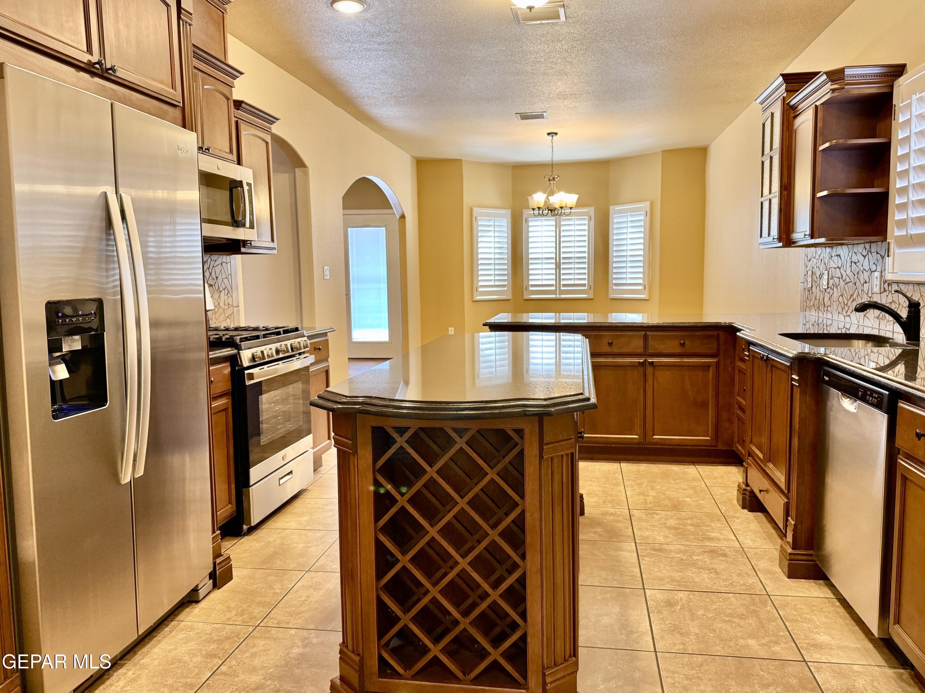 3060 Solar Point Lane El Paso, TX 79938 - Photo 23 of 49 Kitchen
