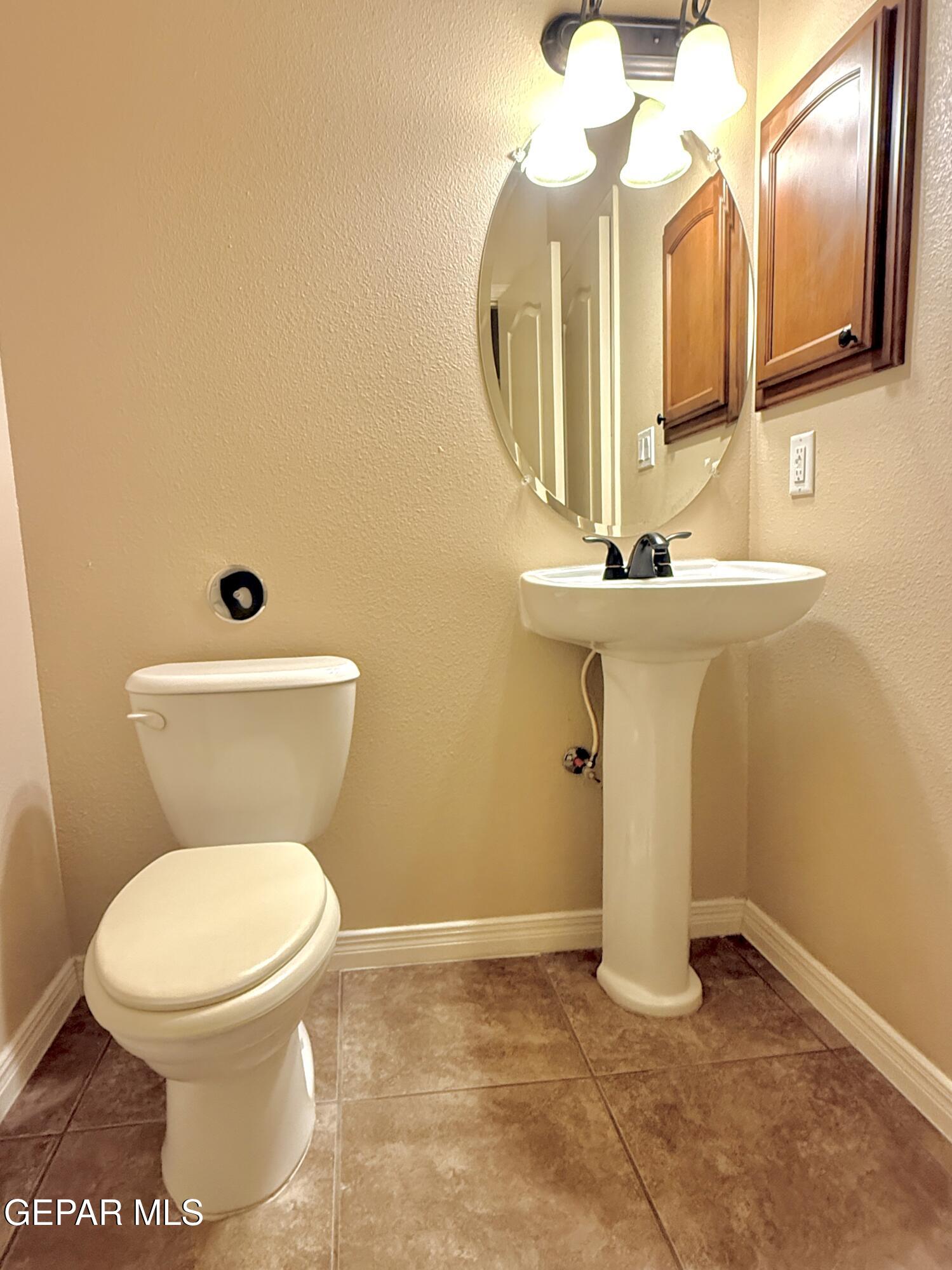 3060 Solar Point Lane El Paso, TX 79938 - Photo 27 of 49 3060- Hall Bath (1 of 3)