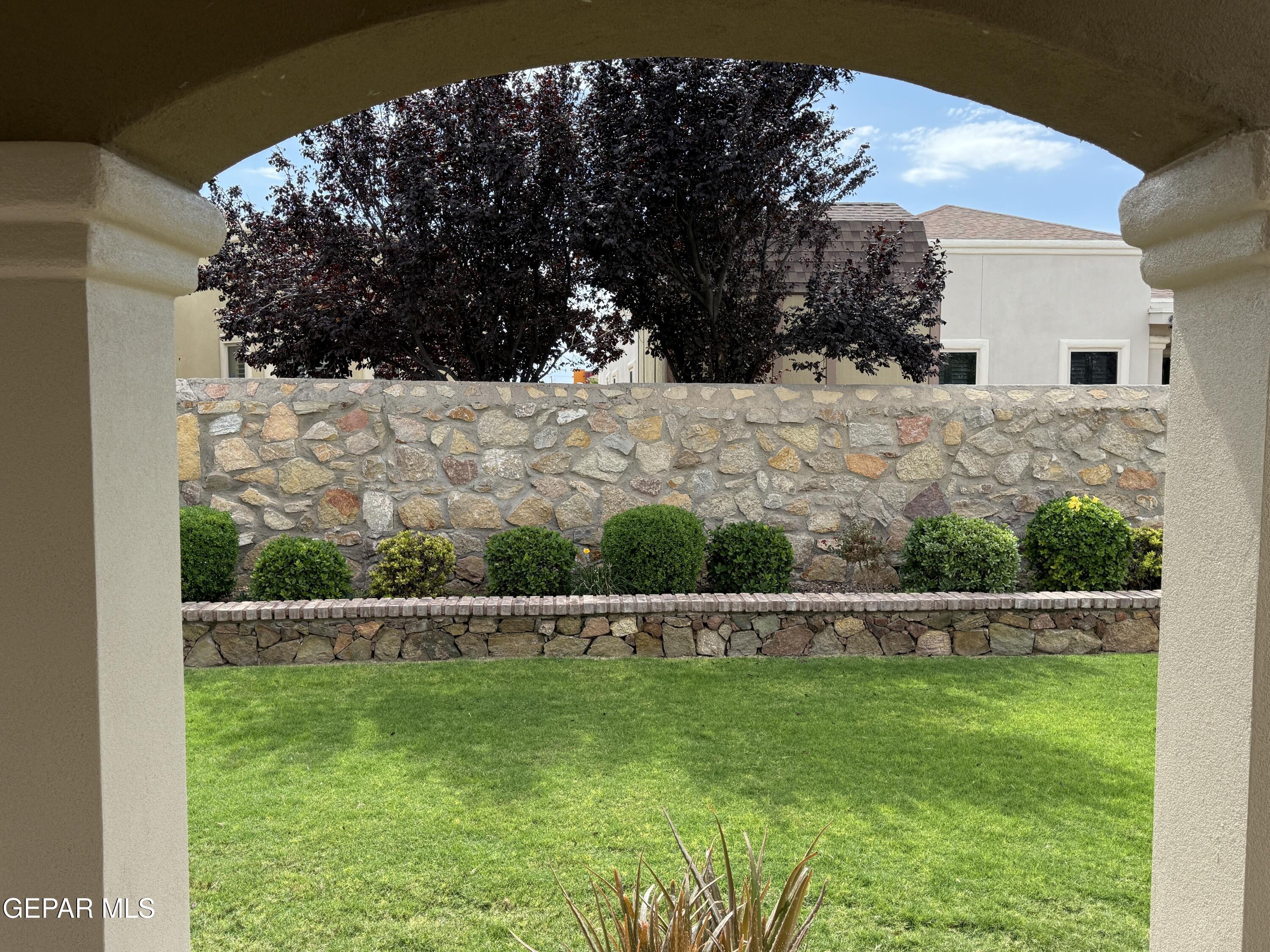 3060 Solar Point Lane El Paso, TX 79938 - Photo 48 of 49 Center Columns