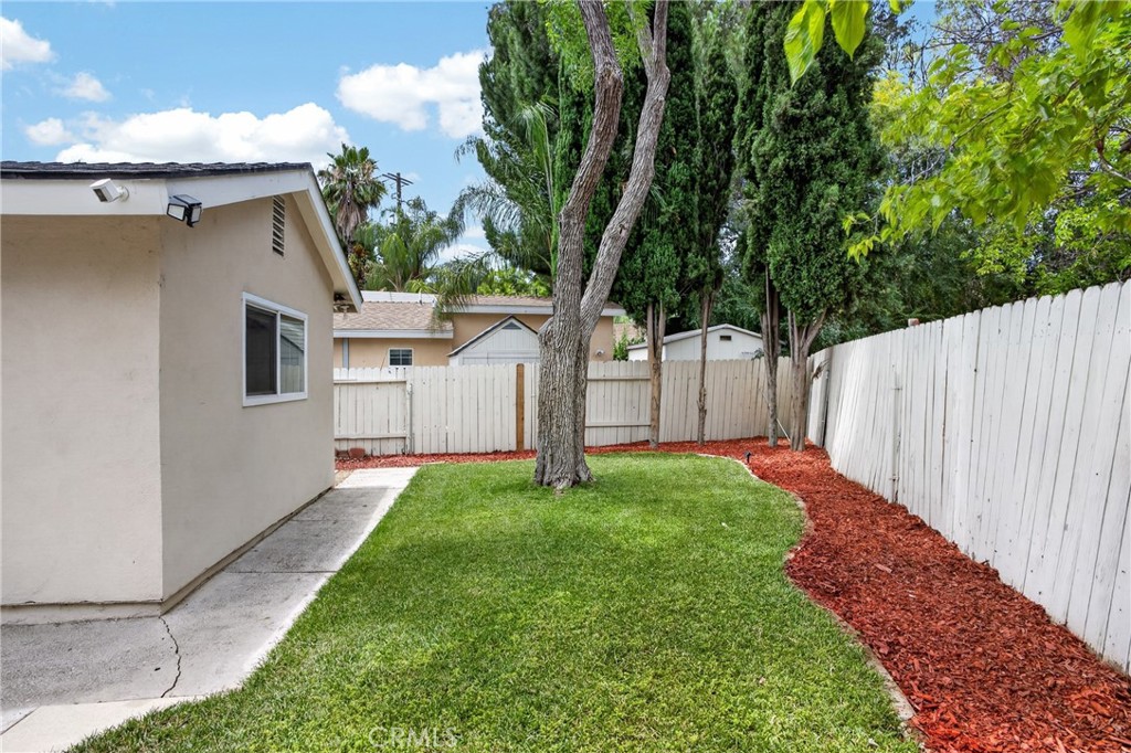 24441 Denise Place Newhall, CA 91321 - Photo 8 of 43