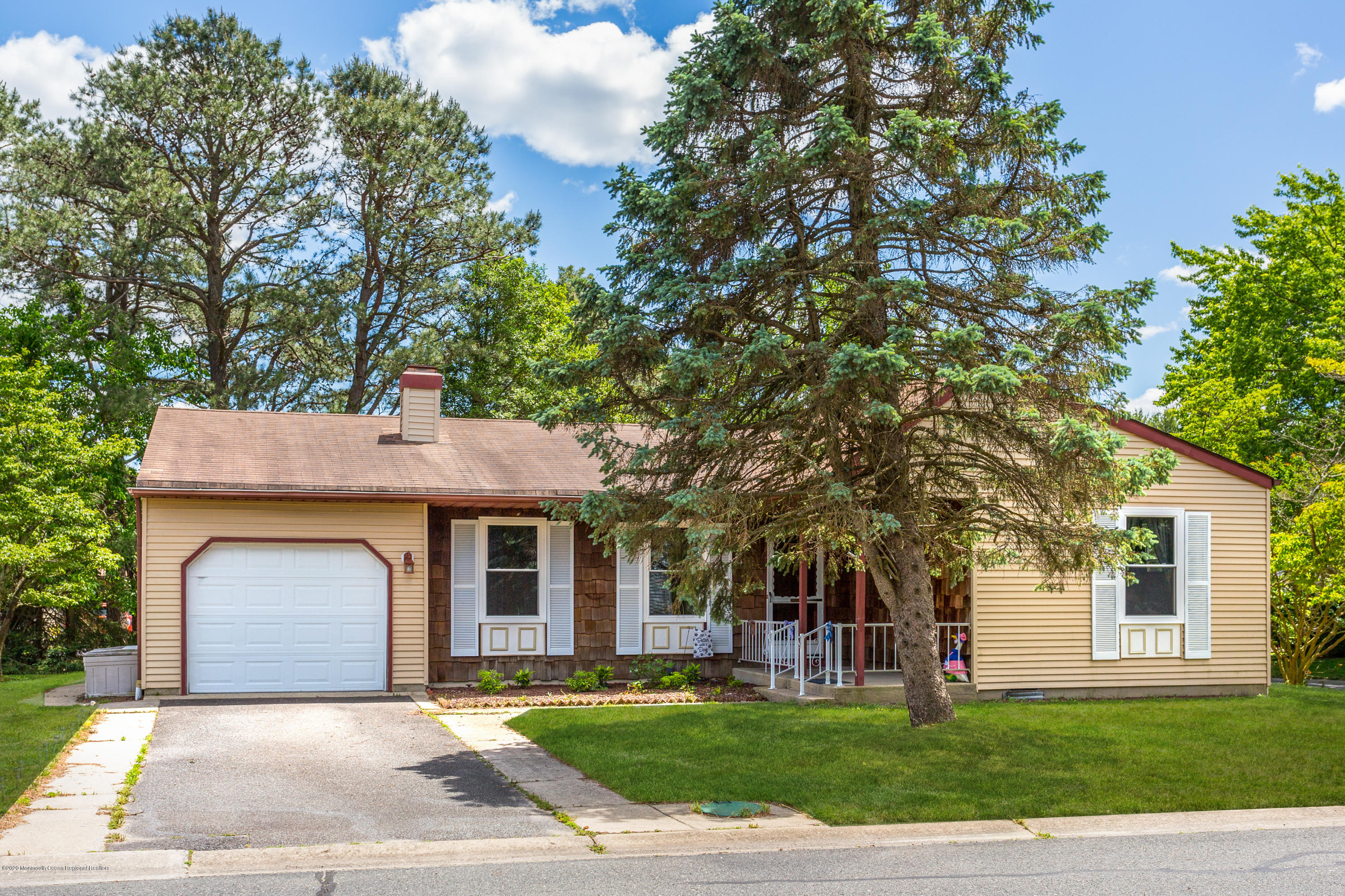84 Sunset Road, Unit 60 Whiting, NJ 08759 - Photo 3 of 51 a front view of a house with a garden