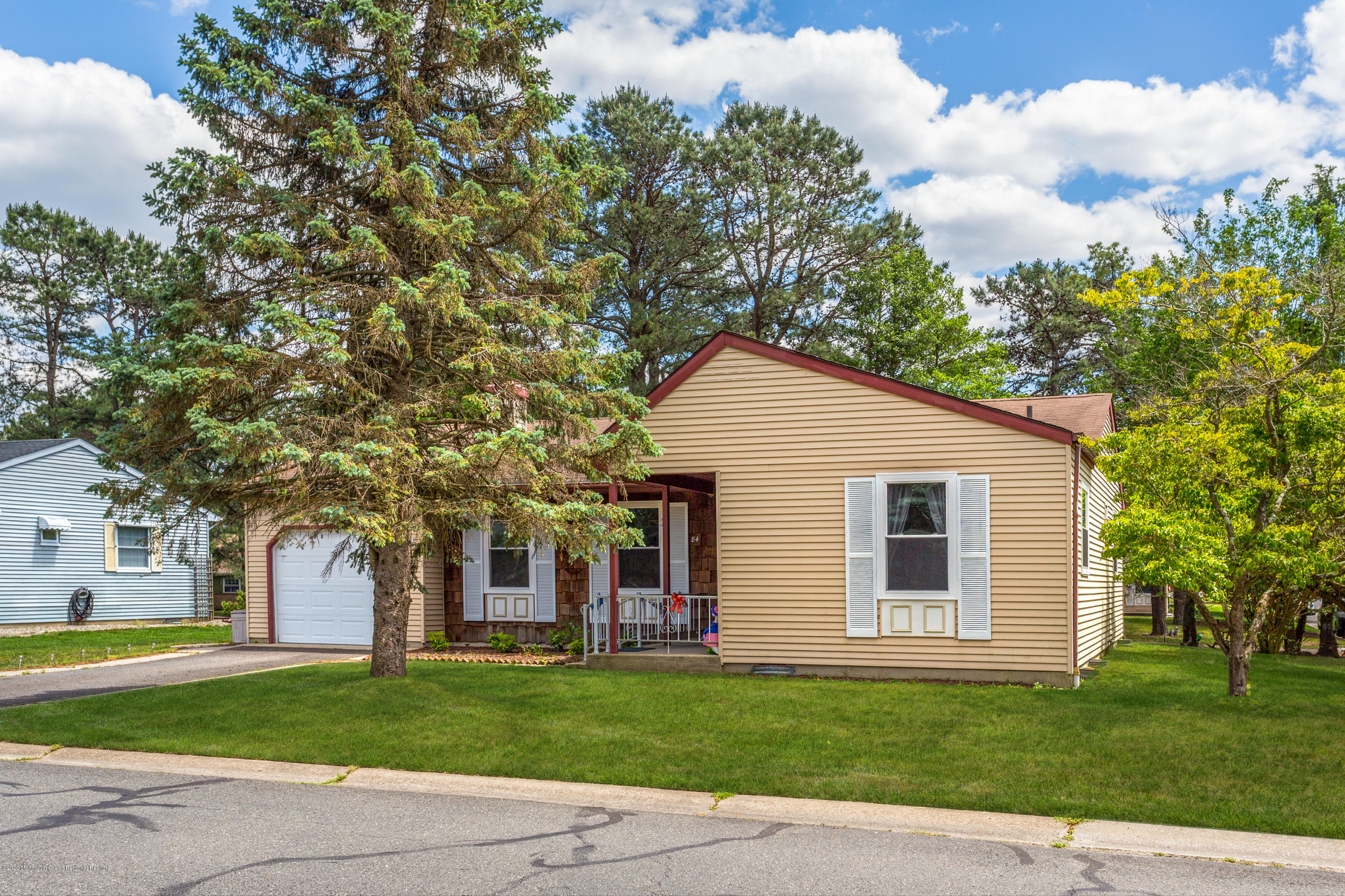 84 Sunset Road, Unit 60 Whiting, NJ 08759 - Photo 5 of 51 a front view of a house with a garden