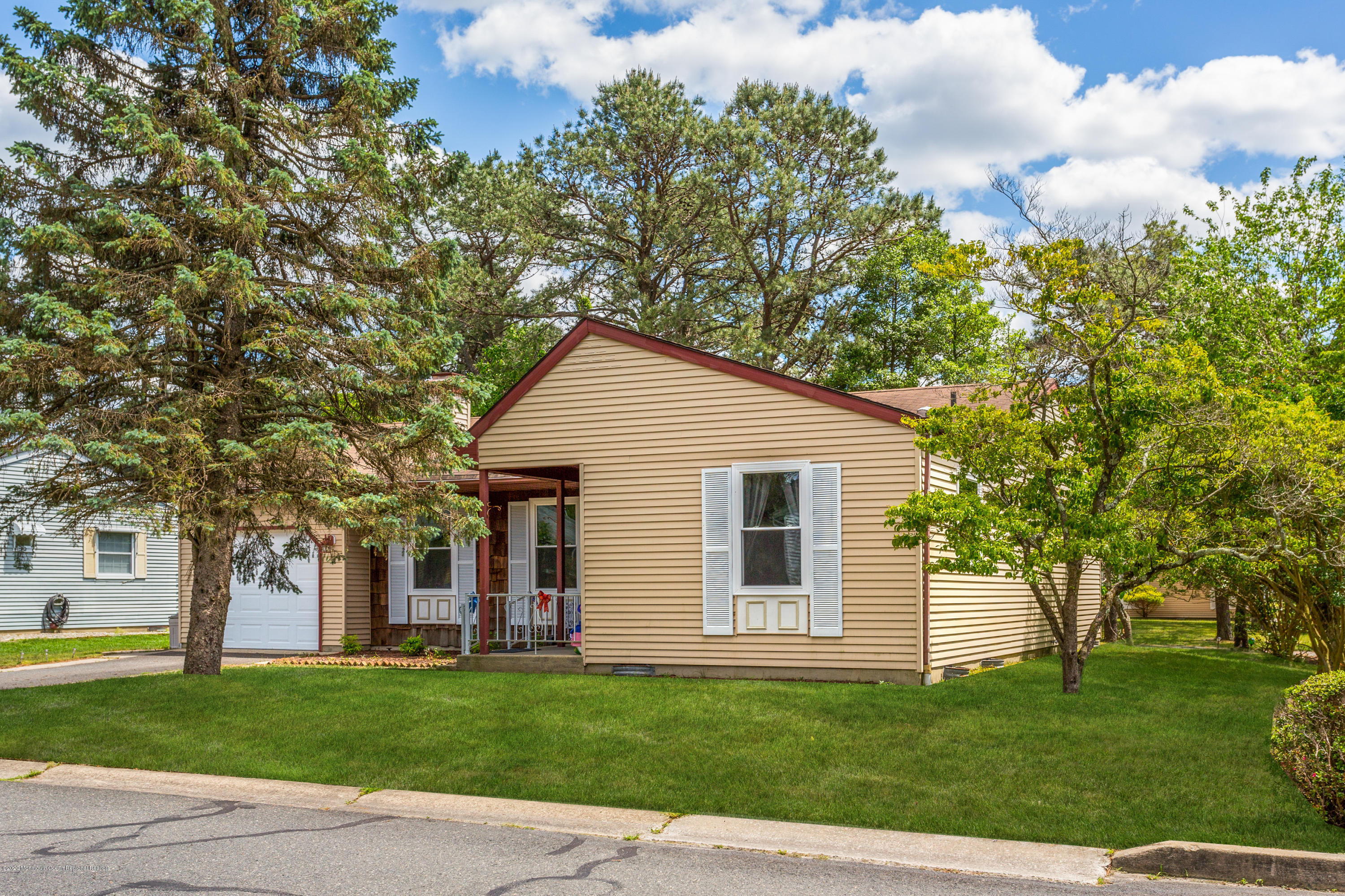 84 Sunset Road, Unit 60 Whiting, NJ 08759 - Photo 6 of 51 a view of a backyard of house