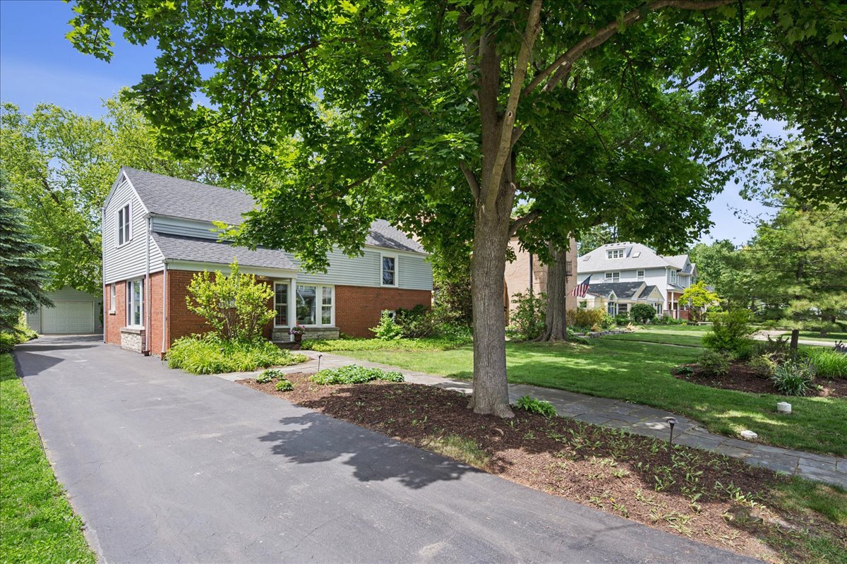 712 Juniper Road Glenview, IL 60025 - Photo 29 of 33 a front view of a house with a yard and an trees