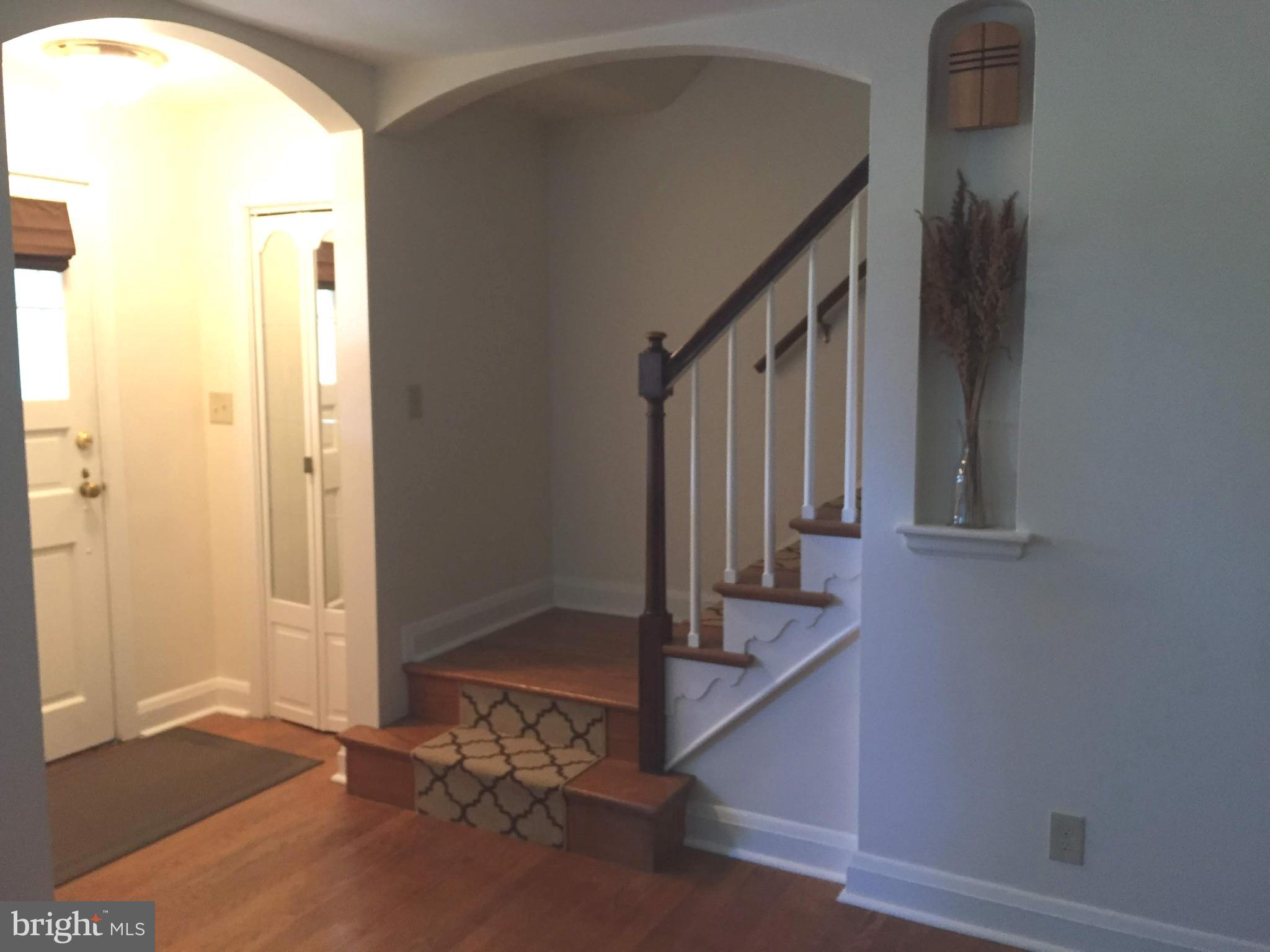 405 Academy Road Catonsville, MD 21228 - Photo 3 of 32 Foyer