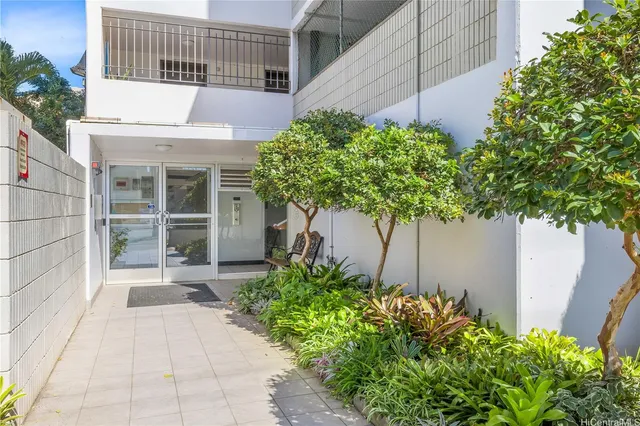 $2,700 | 2542 Date Street, Unit 402, Honolulu, HI 96826