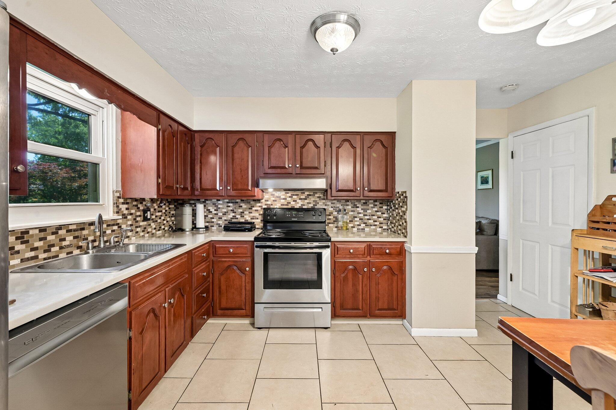 188 Storington Road Westerville, OH 43081 - Photo 19 of 49