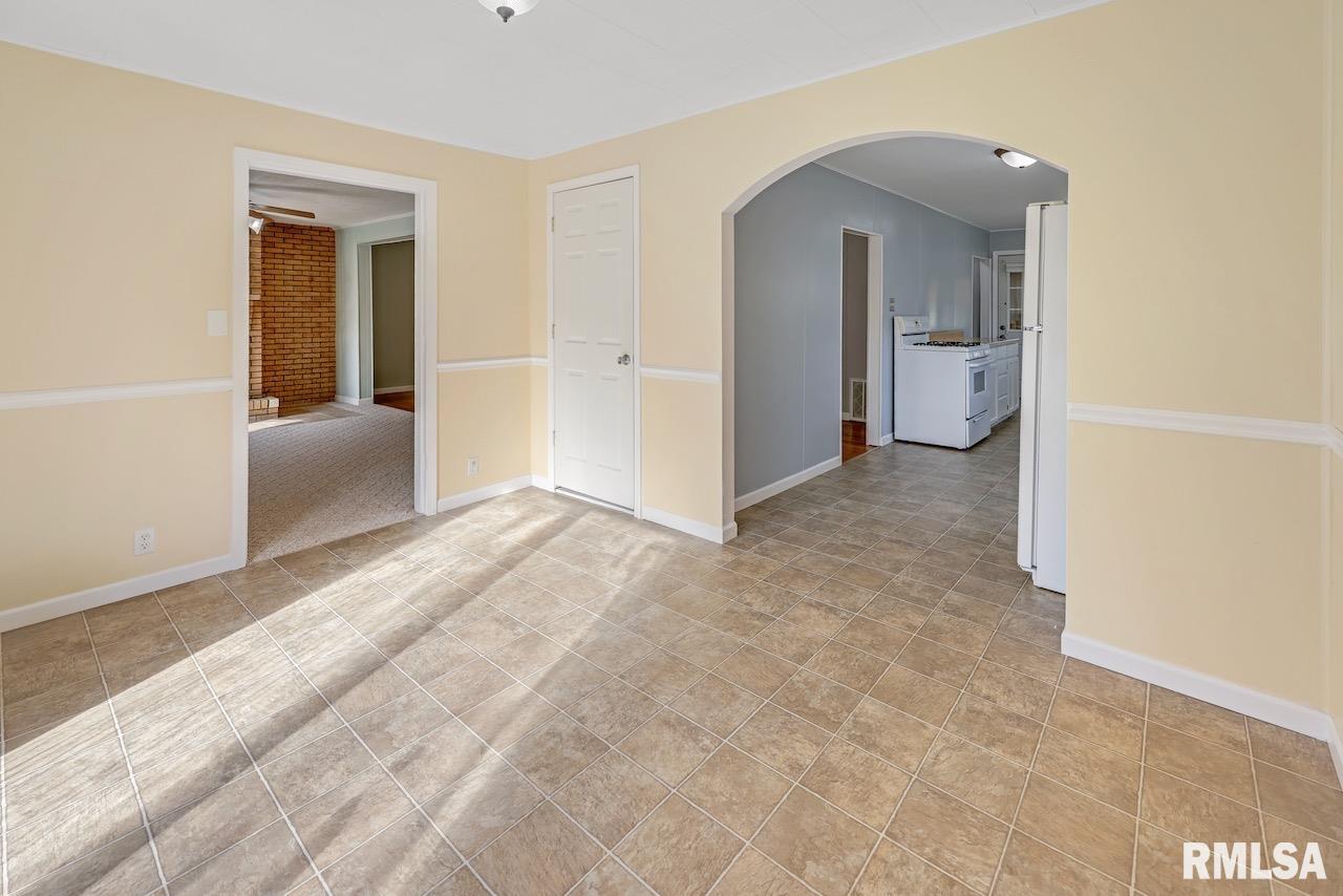6405 West Conley Road Peoria, IL 61604 - Photo 11 of 27 Gallery Image 11