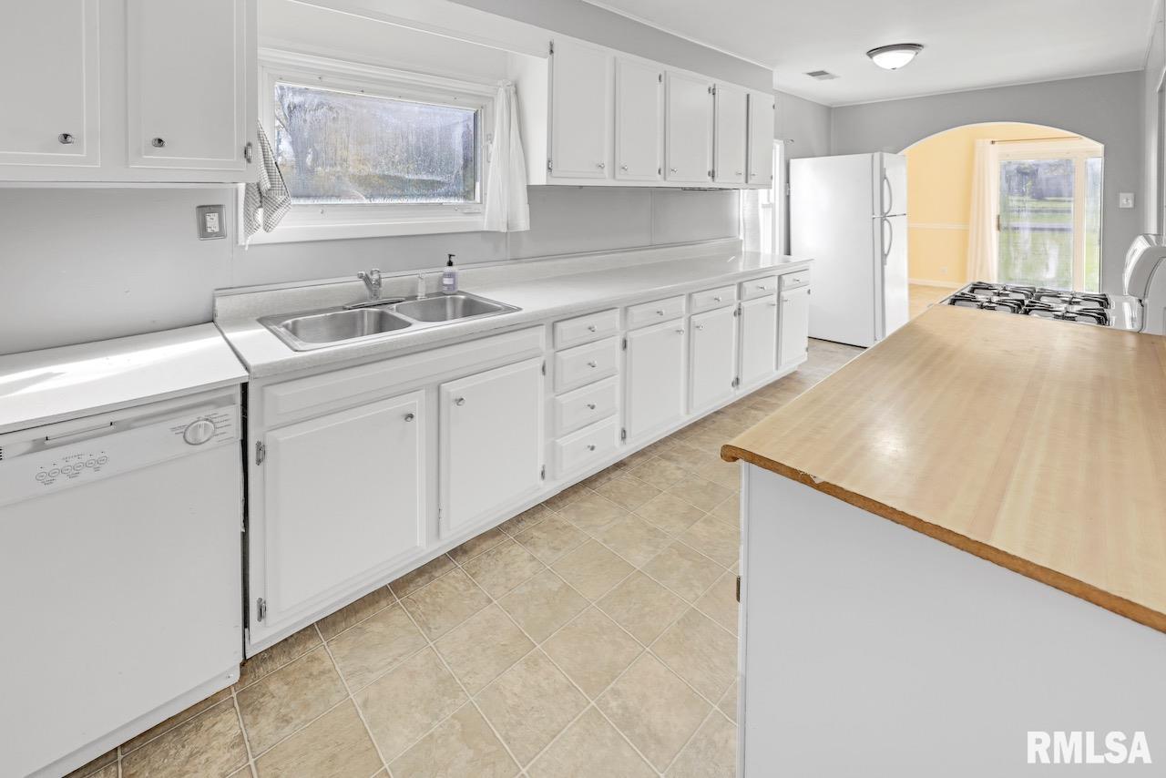 6405 West Conley Road Peoria, IL 61604 - Photo 14 of 27 Gallery Image 14