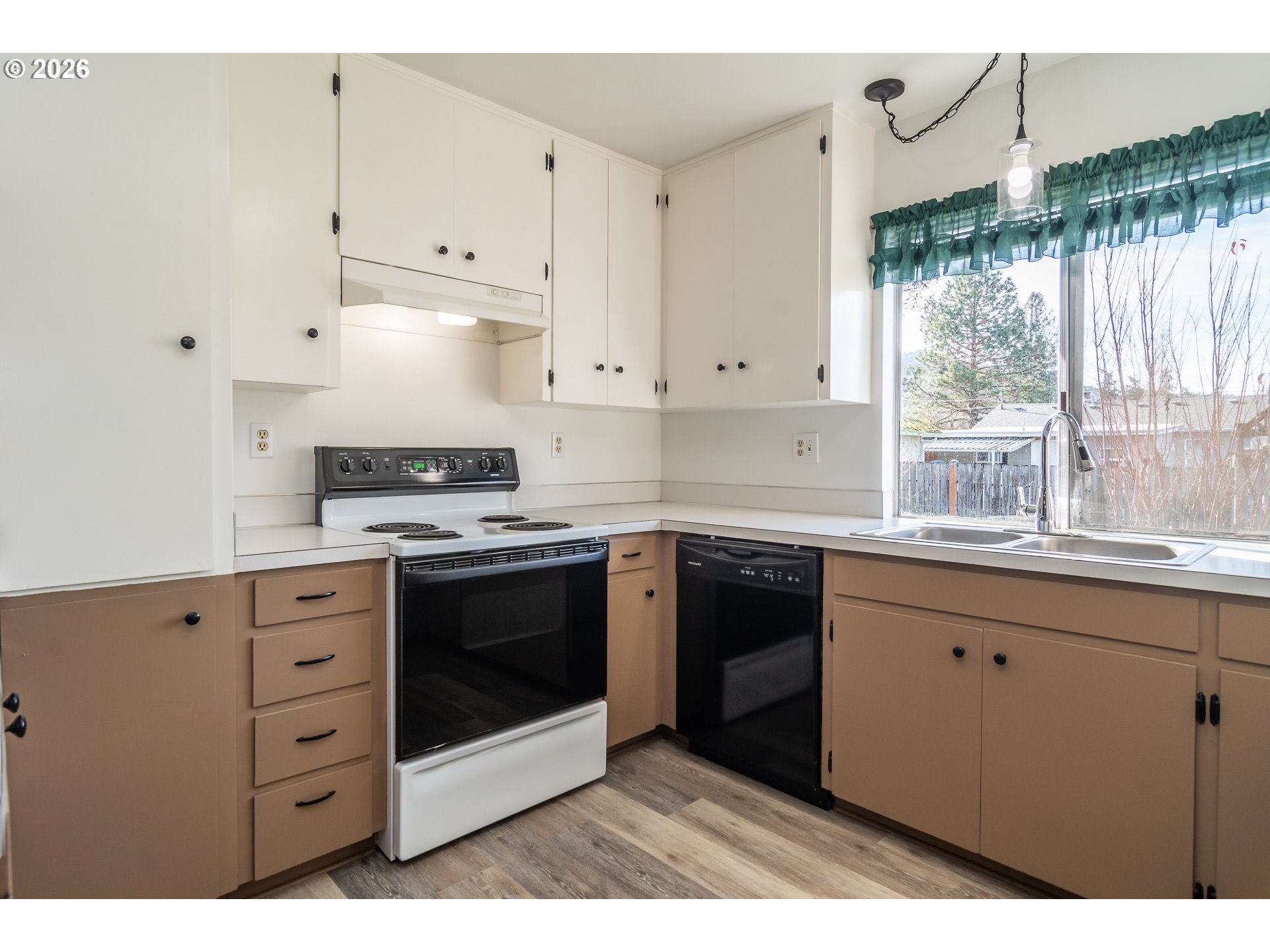 219 Hawthorne Street Sutherlin, OR 97479 - Photo 12 of 45 a kitchen with granite countertop white cabinets and white appliances