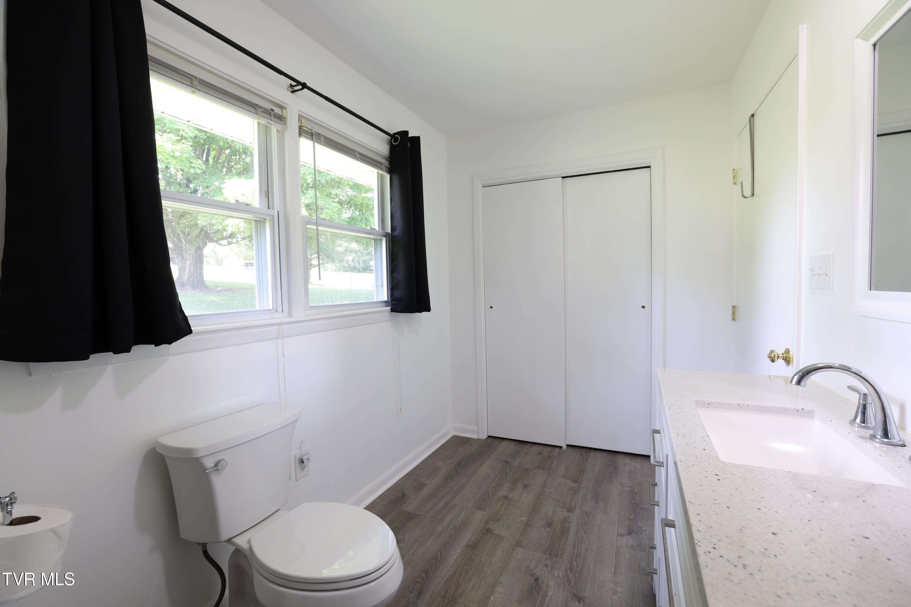 20495 Blue Spruce Road Bristol, VA 24202 - Photo 19 of 24 2nd Bathroom 2
