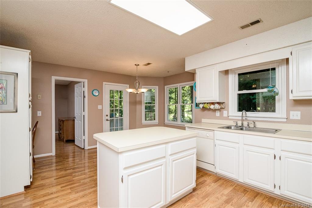 7331 Potter Road Matthews, NC 28104 - Photo 10 of 24 Gallery Image 10