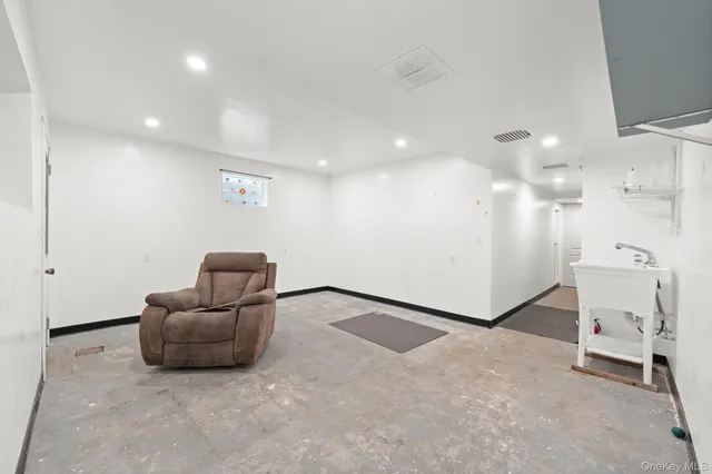 $699,000 | 160 Stephens Avenue | Harding Park