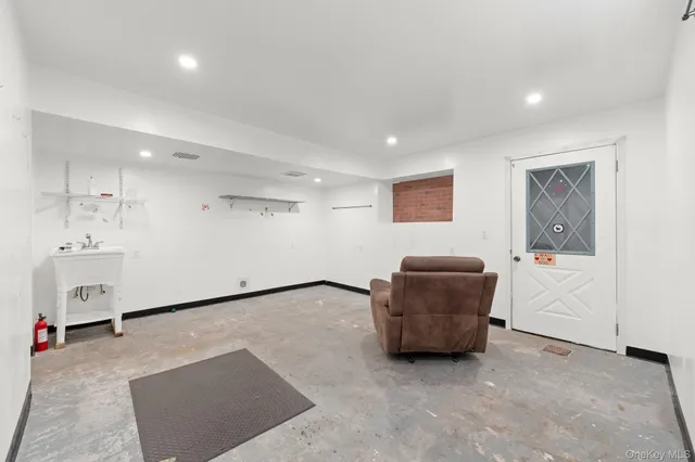 $699,000 | 160 Stephens Avenue | Harding Park