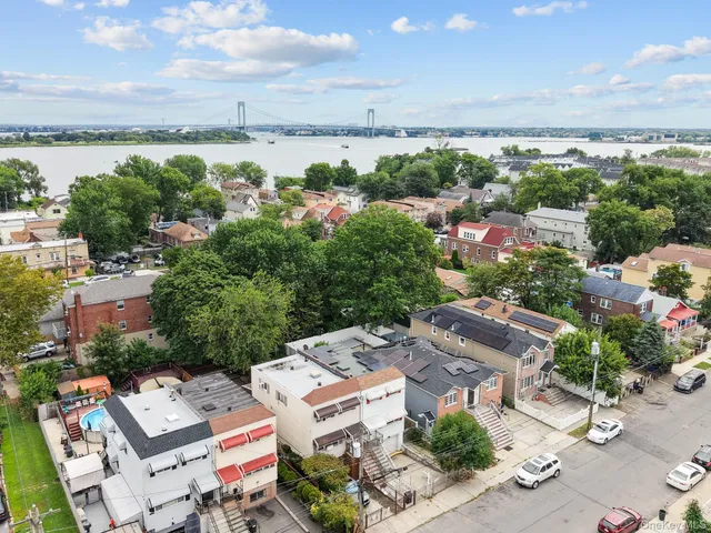 $699,000 | 160 Stephens Avenue | Harding Park