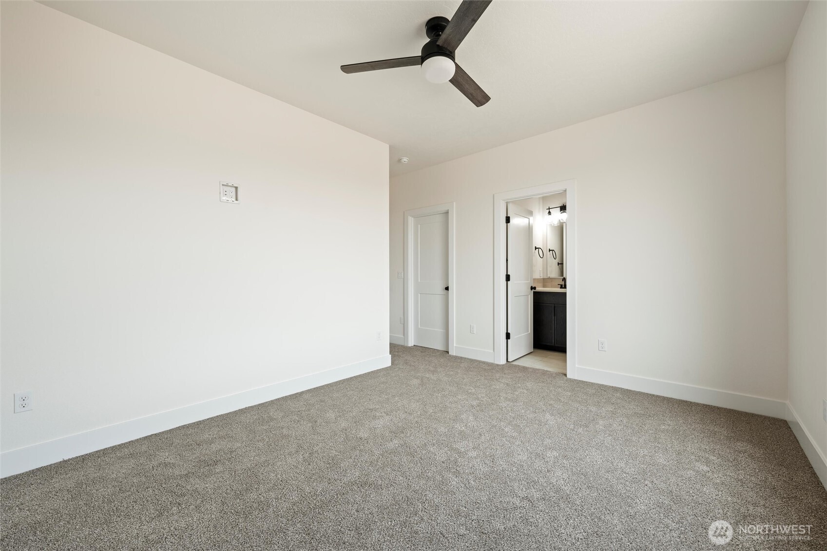 721 O Street Southwest Quincy, WA 98848 - Photo 11 of 33 a view of an empty room with a window