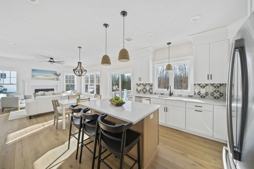 19 Caleb Drive Middleboro, MA 02346 - Photo 5 of 40