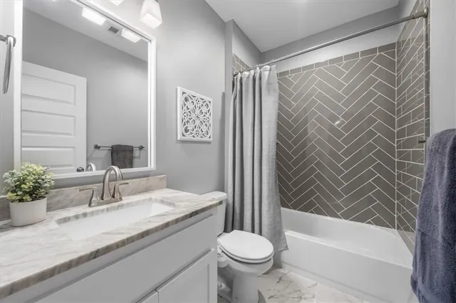 $580,000 | 2421 Southwest River Trail Road, Lee's Summit, MO 64082