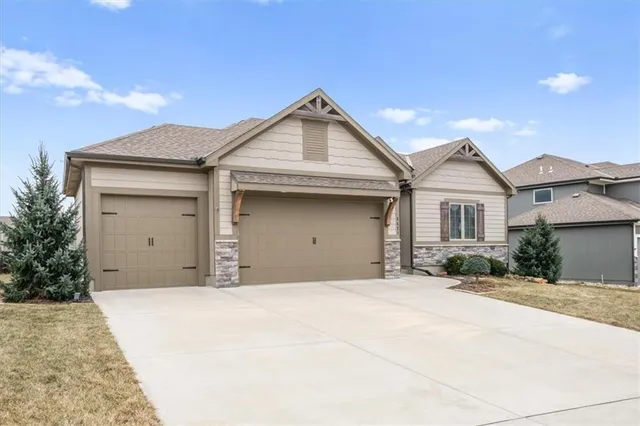 $580,000 | 2421 Southwest River Trail Road, Lee's Summit, MO 64082