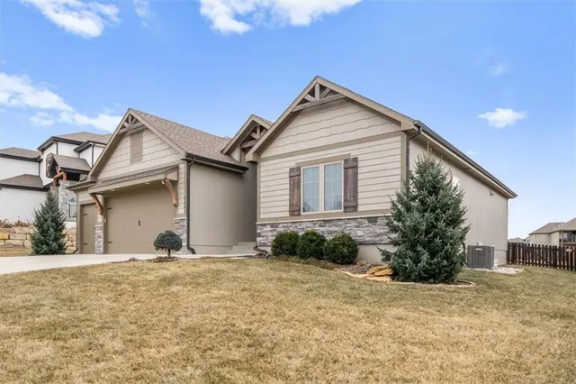 $580,000 | 2421 Southwest River Trail Road, Lee's Summit, MO 64082