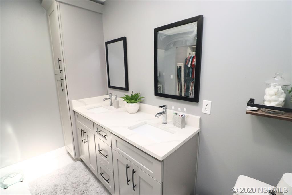 129 Rhode Island Street Edgewater, FL 32132 - Photo 31 of 49 a bathroom with 2 sink and a mirror