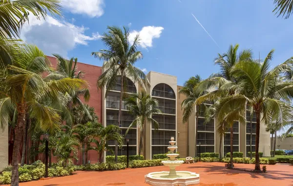 $2,275 | 19455 Northeast 10th Avenue, Unit 1317, North Miami Beach, FL 33179