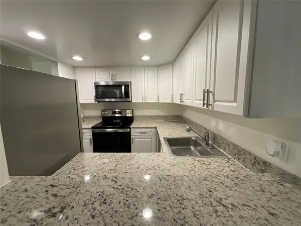 $2,275 | 19455 Northeast 10th Avenue, Unit 1317, North Miami Beach, FL 33179