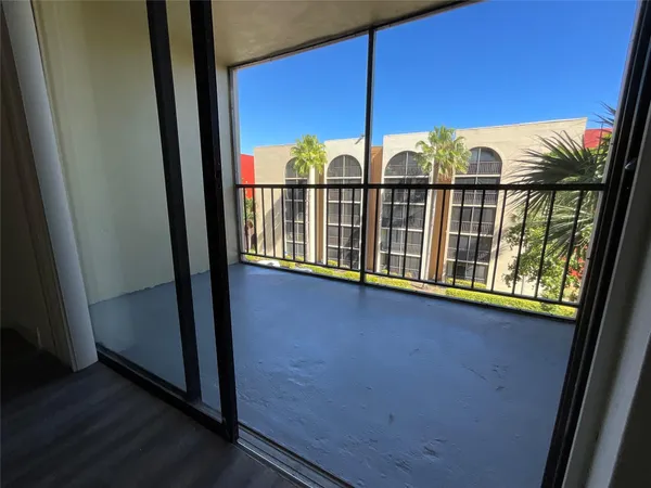 $2,275 | 19455 Northeast 10th Avenue, Unit 1317, North Miami Beach, FL 33179