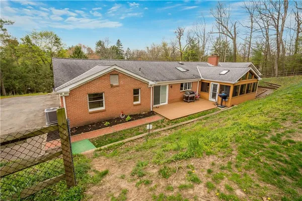 $699,000 | 507 Buttermilk Lane, Bradford Woods, PA 15015