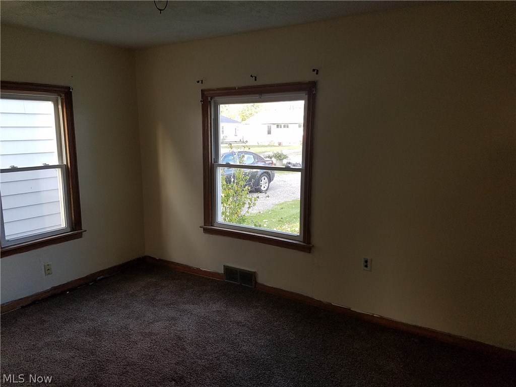 1092 Quentin Road Eastlake, OH 44095 - Photo 4 of 7 Gallery Image 4