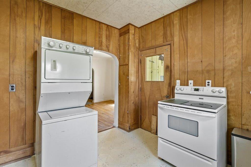 323 4th Street Southeast Staples, MN 56479 - Photo 8 of 26