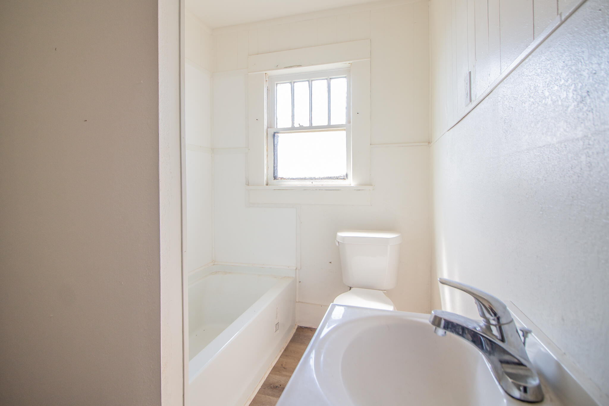 315 South 13th Street Slaton, TX 79364 - Photo 11 of 14 a bathroom with a toilet and a bathtub
