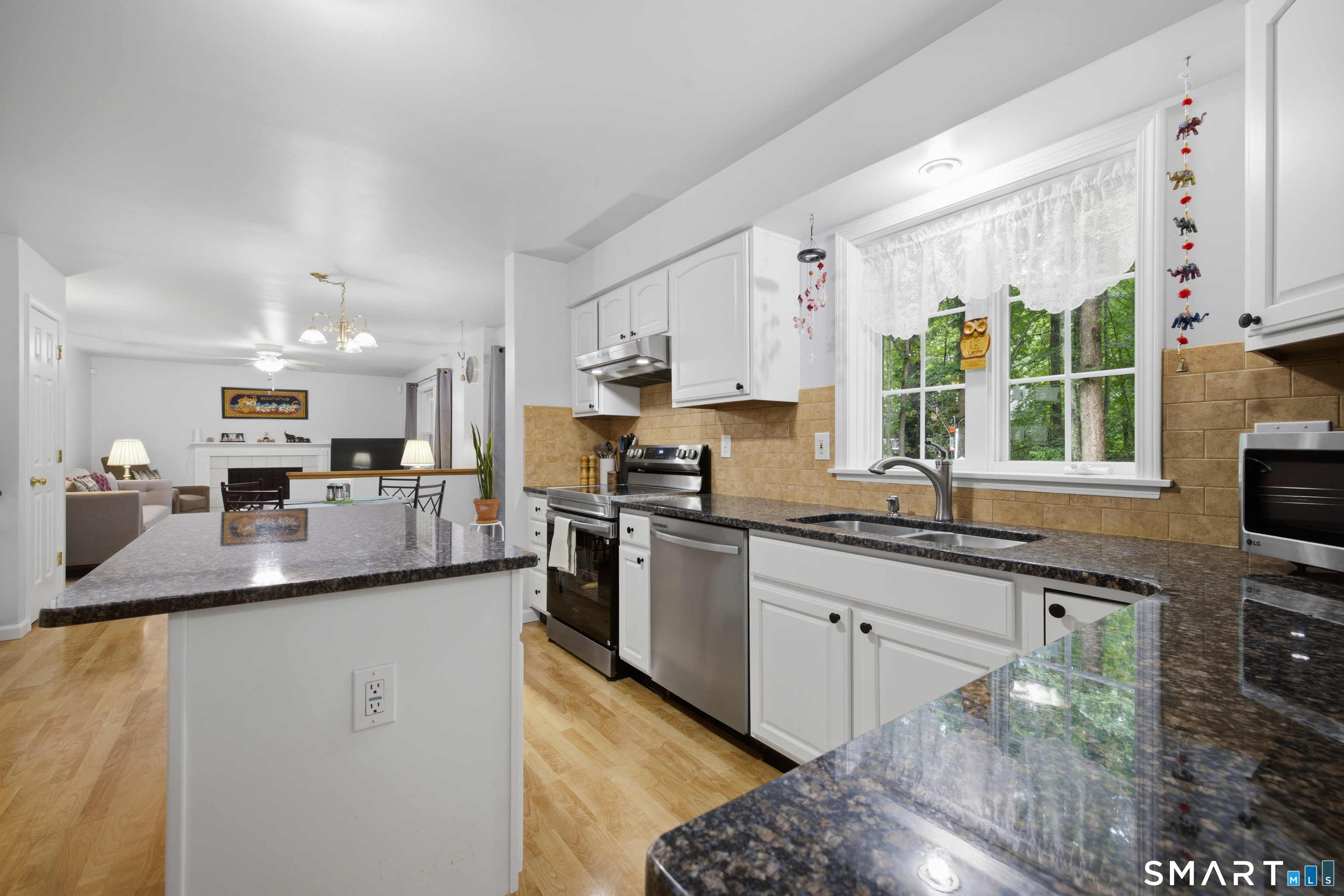 17 Dean Road East Lyme, CT 06333 - Photo 3 of 28