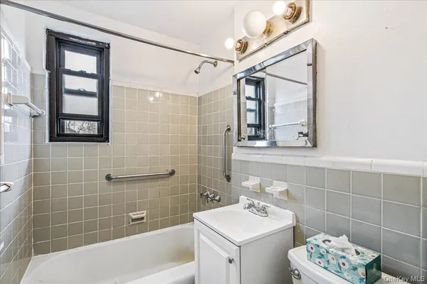 $308,000 | 58-33 246th Crescent, Unit C14 UPPER | Douglaston