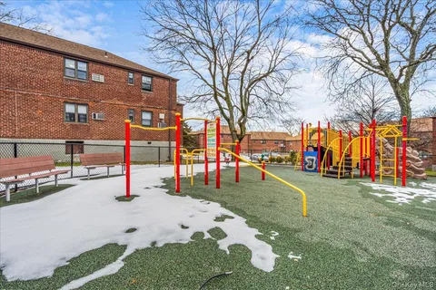 $308,000 | 58-33 246th Crescent, Unit C14 UPPER | Douglaston