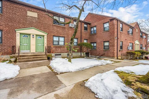 $308,000 | 58-33 246th Crescent, Unit C14 UPPER | Douglaston