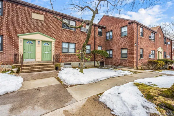 $308,000 | 58-33 246th Crescent, Unit C14 UPPER | Douglaston