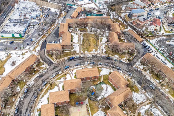 $308,000 | 58-33 246th Crescent, Unit C14 UPPER | Douglaston