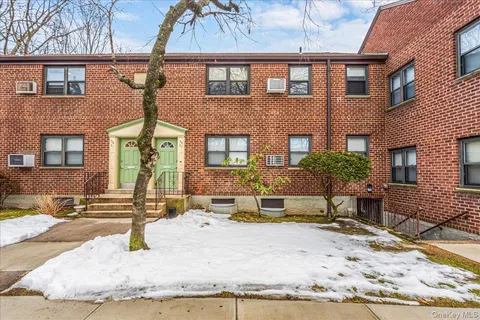 $308,000 | 58-33 246th Crescent, Unit C14 UPPER | Douglaston