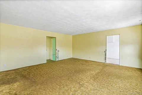 $308,000 | 58-33 246th Crescent, Unit C14 UPPER | Douglaston